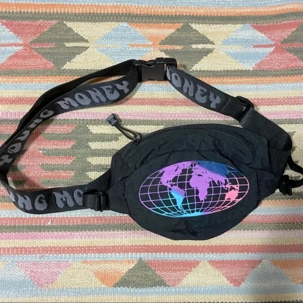 AE X YOUNG MONEY SLING BAG